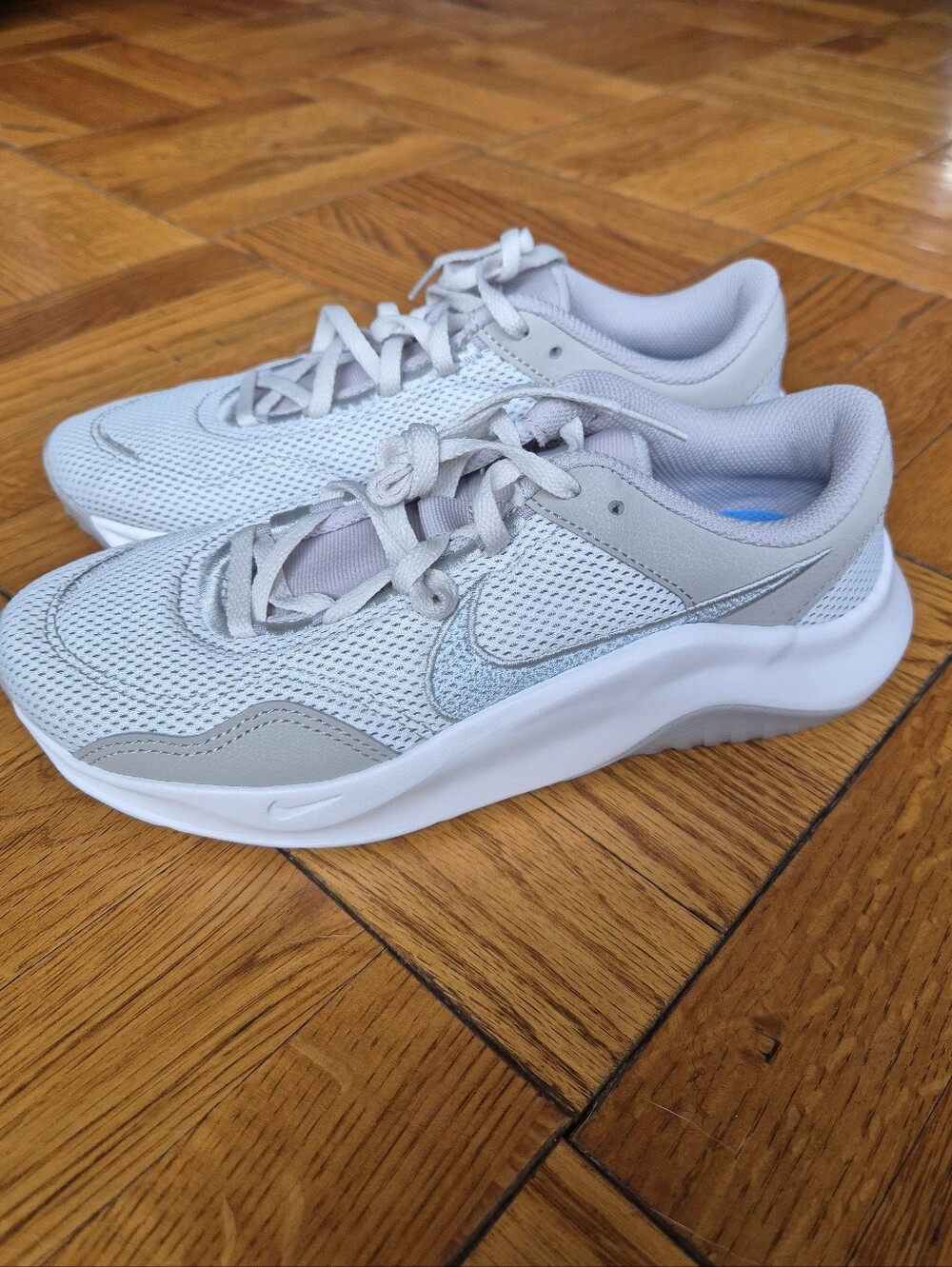 Nike Women's Light Gray Athletic Sneakers with White Sole, Size 7 NWOB